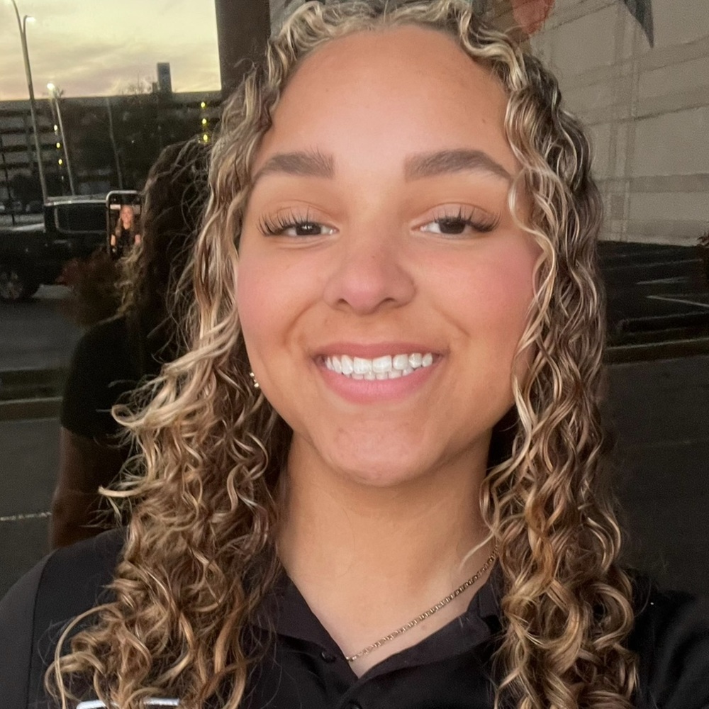 Meet your Posher, Chloe